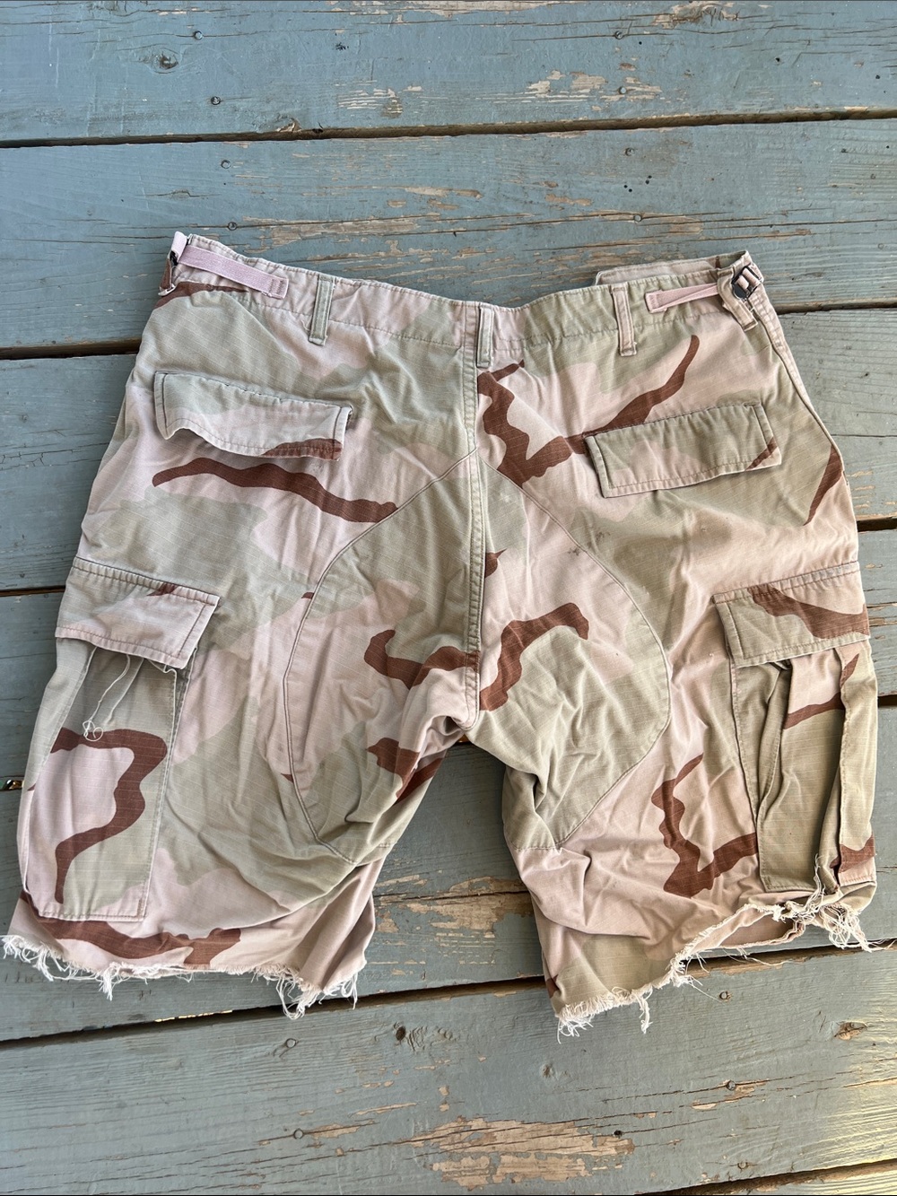 Men's Large Desert Camo Cargo Shorts - Tan/Pink